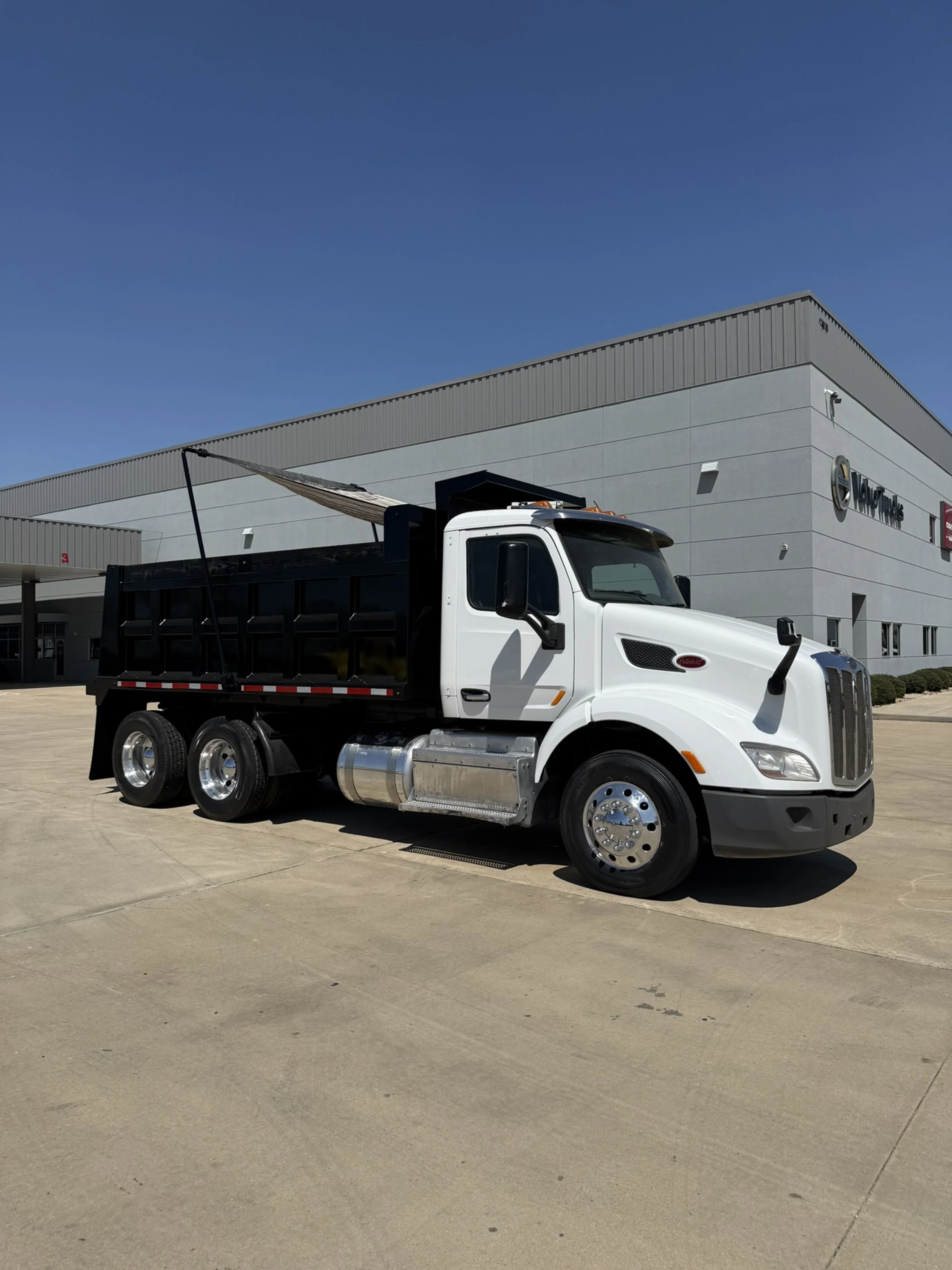 2017 Peterbilt 579 - image 16
