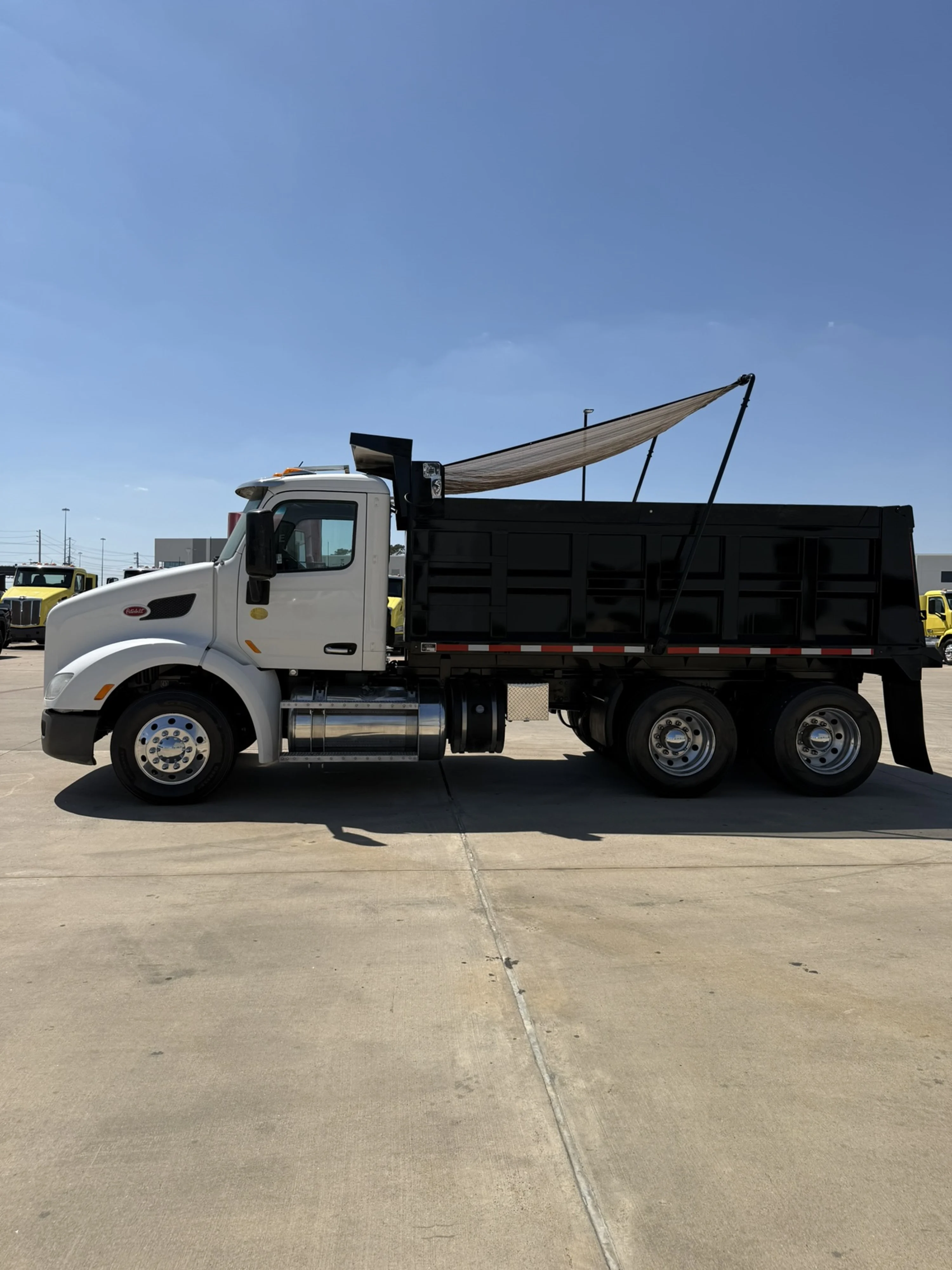 2017 Peterbilt 579 - image 20