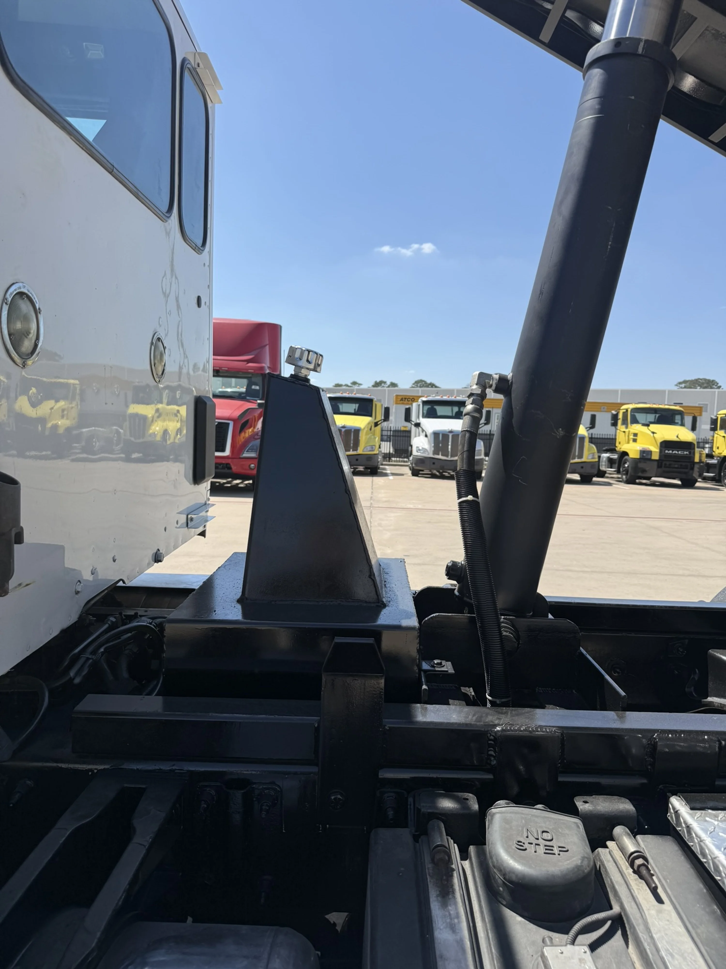 2017 Peterbilt 579 - image 10