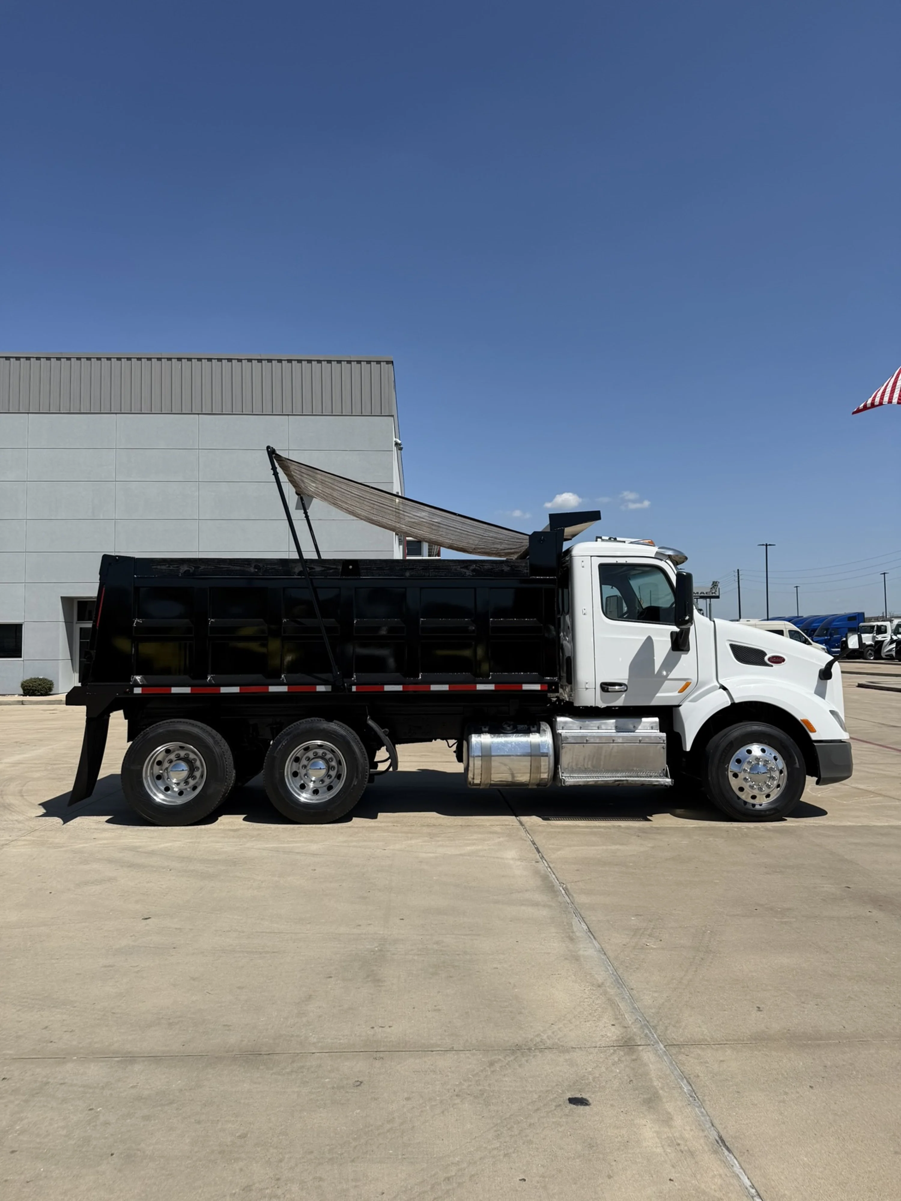 2017 Peterbilt 579 - image 17