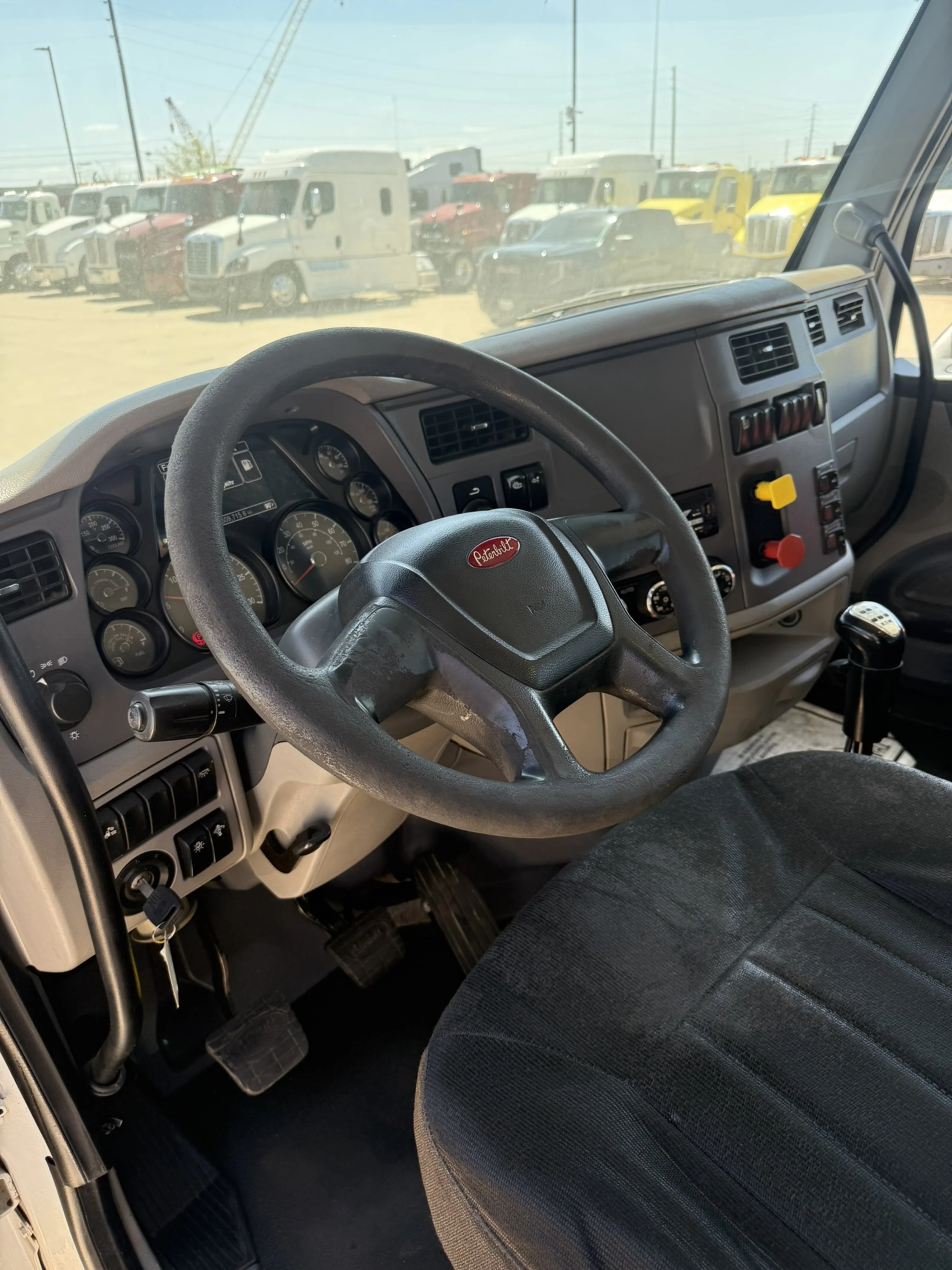 2017 Peterbilt 579 - image 14