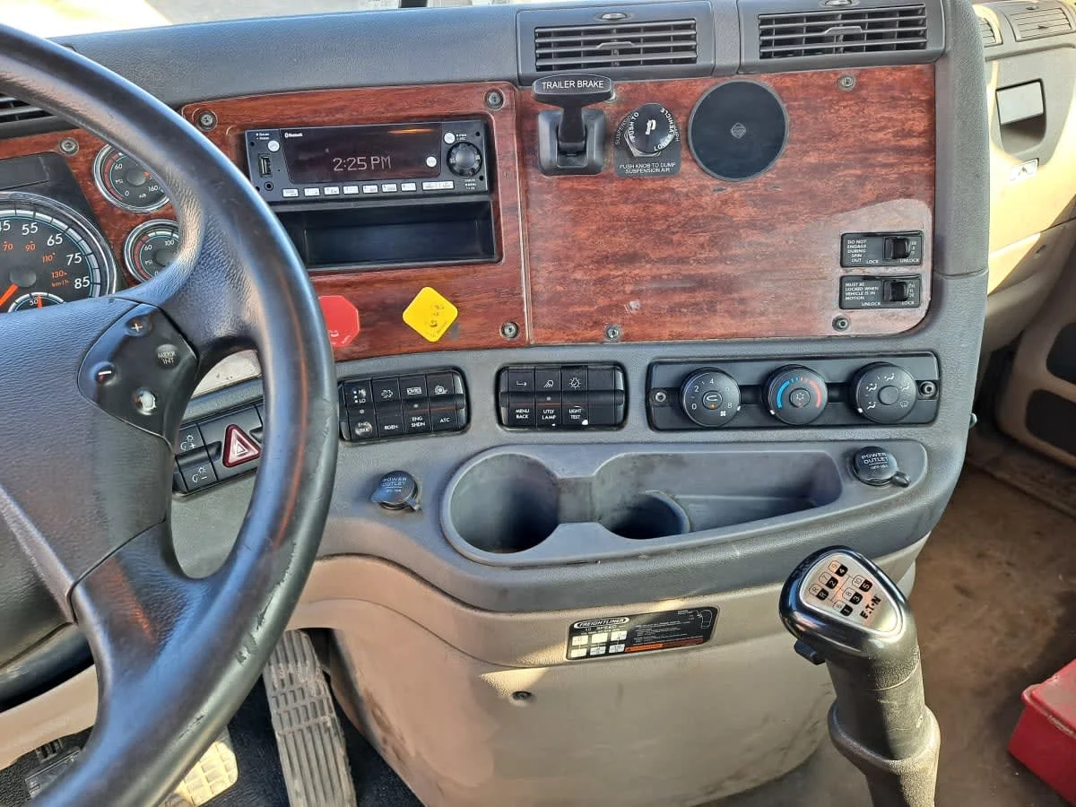 2020 Freightliner Cascadia in Salisbury, MA — photo 10