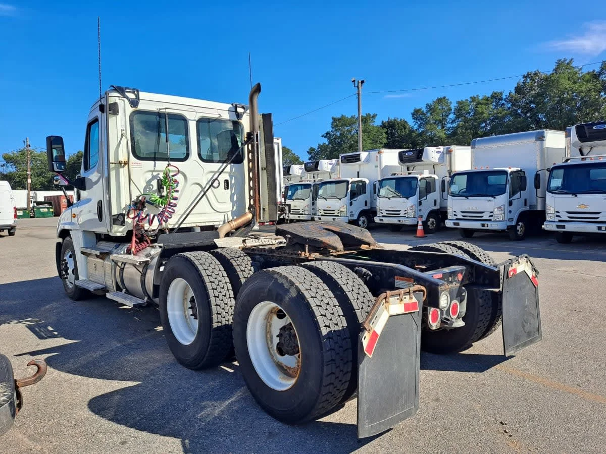 2020 Freightliner Cascadia in Salisbury, MA — photo 6