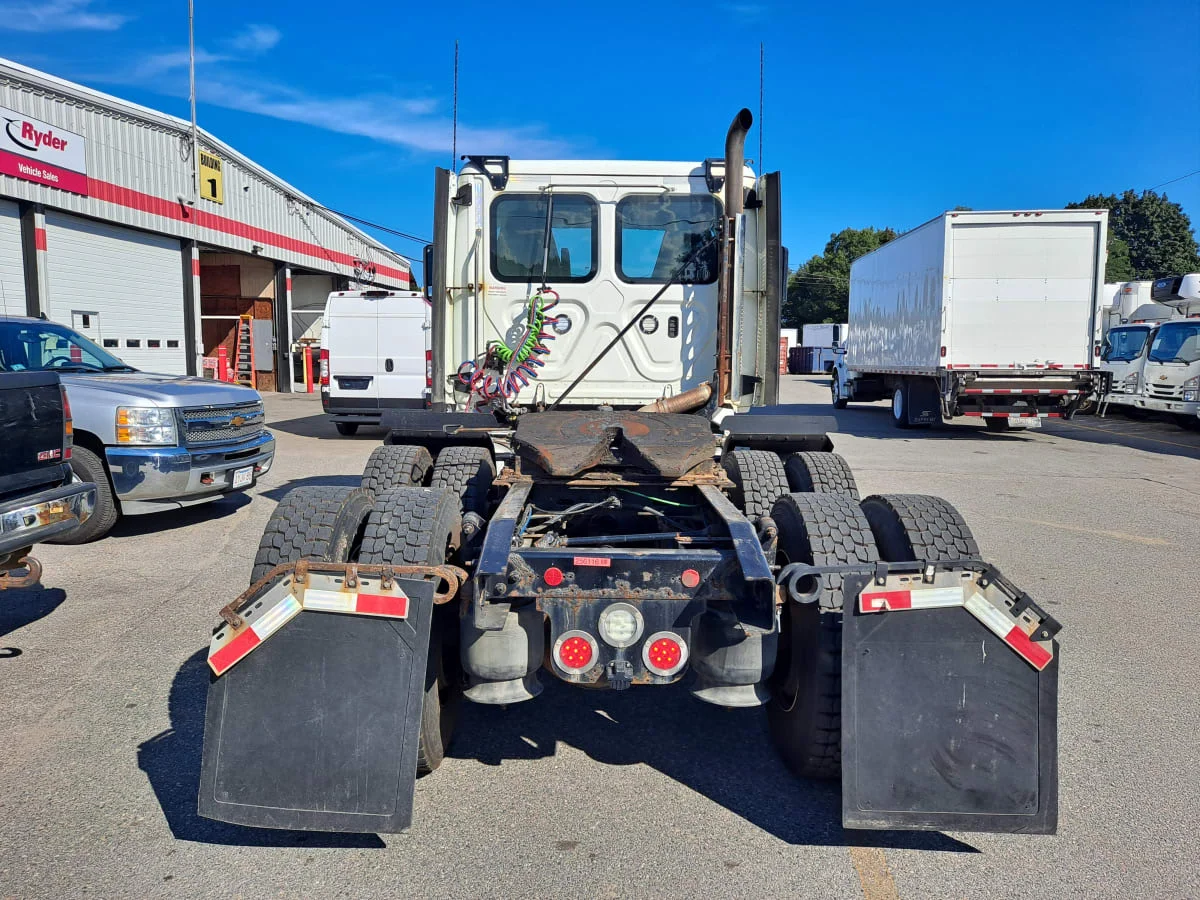 2020 Freightliner Cascadia in Salisbury, MA — photo 5