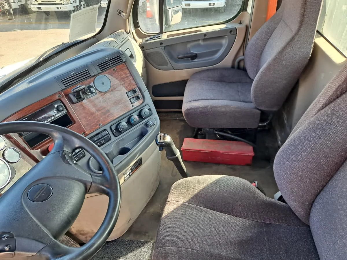 2020 Freightliner Cascadia in Salisbury, MA — photo 7