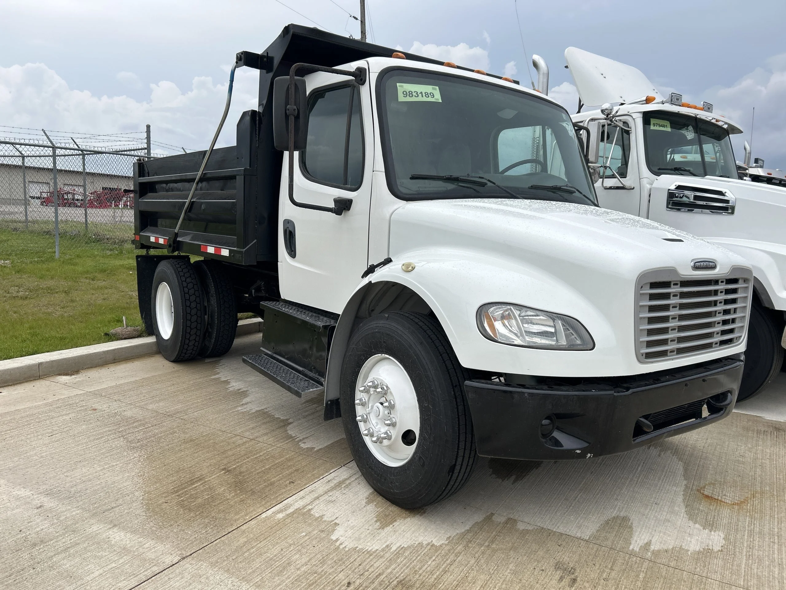 2017 Freightliner M2 106 in Lima, OH — photo 2