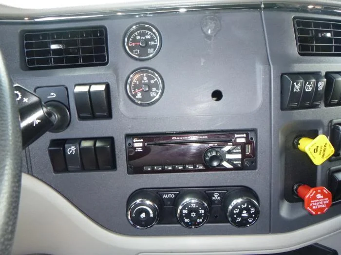 2021 Peterbilt 579 - image 21