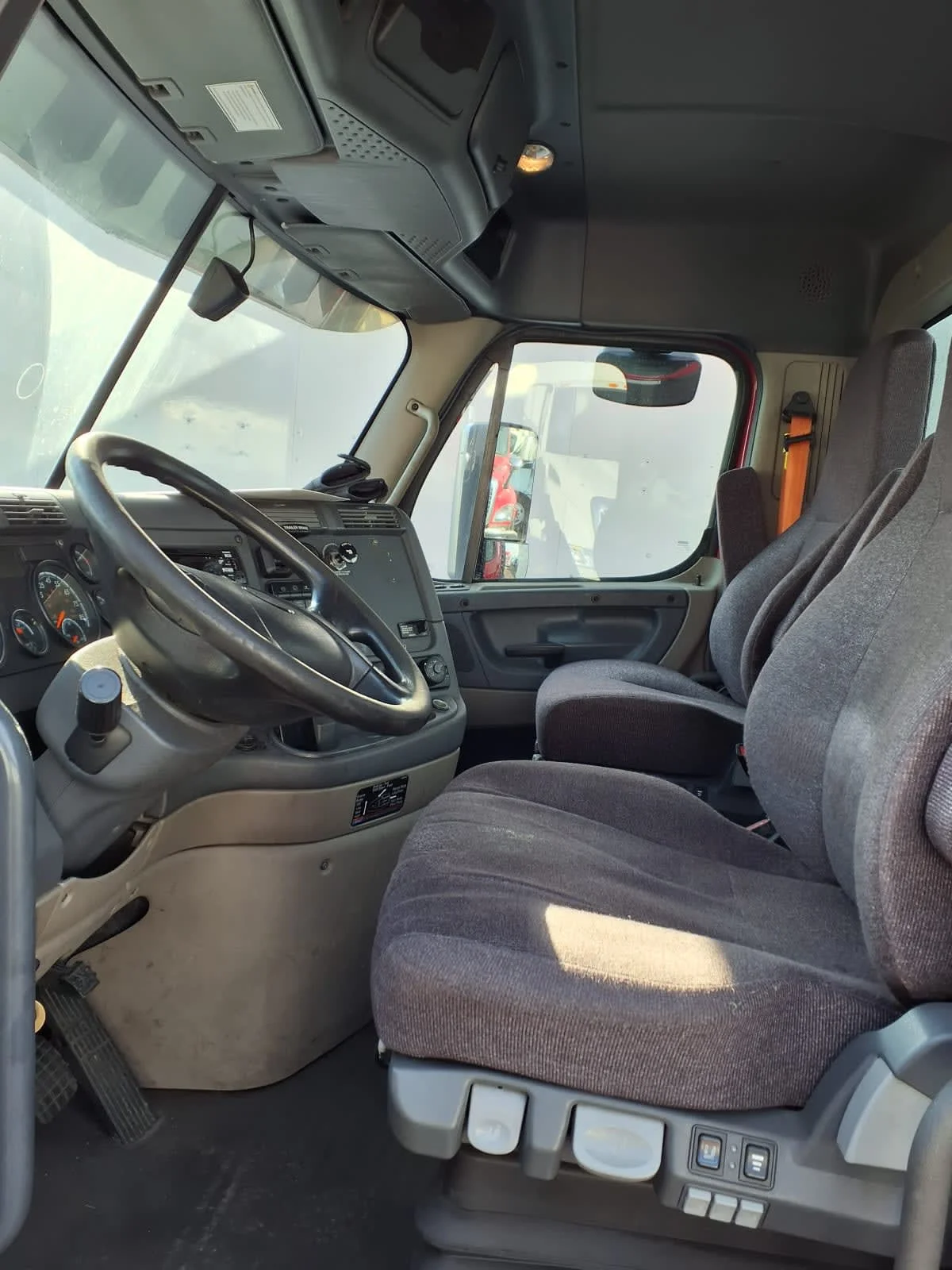 2019 Freightliner Cascadia in Newark, NJ — photo 7