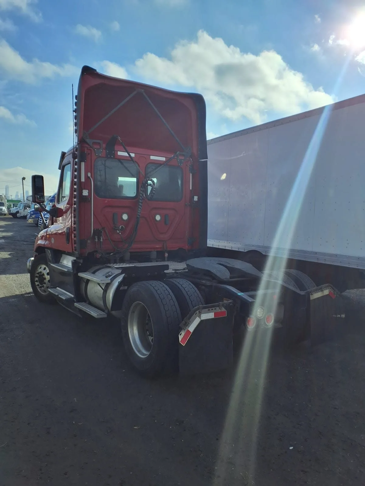 2019 Freightliner Cascadia in Newark, NJ — photo 6