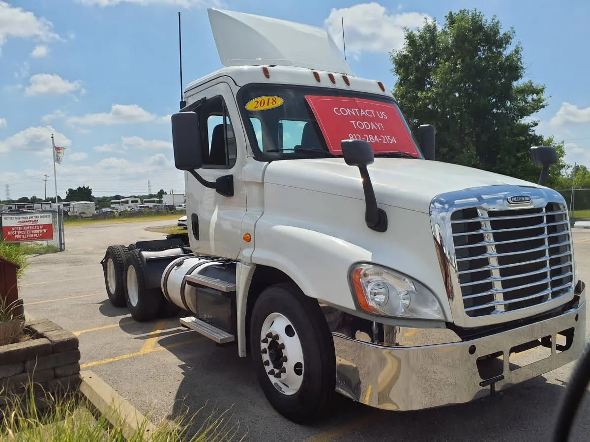 2018 Freightliner Cascadia in Clarksville, IN — photo 3