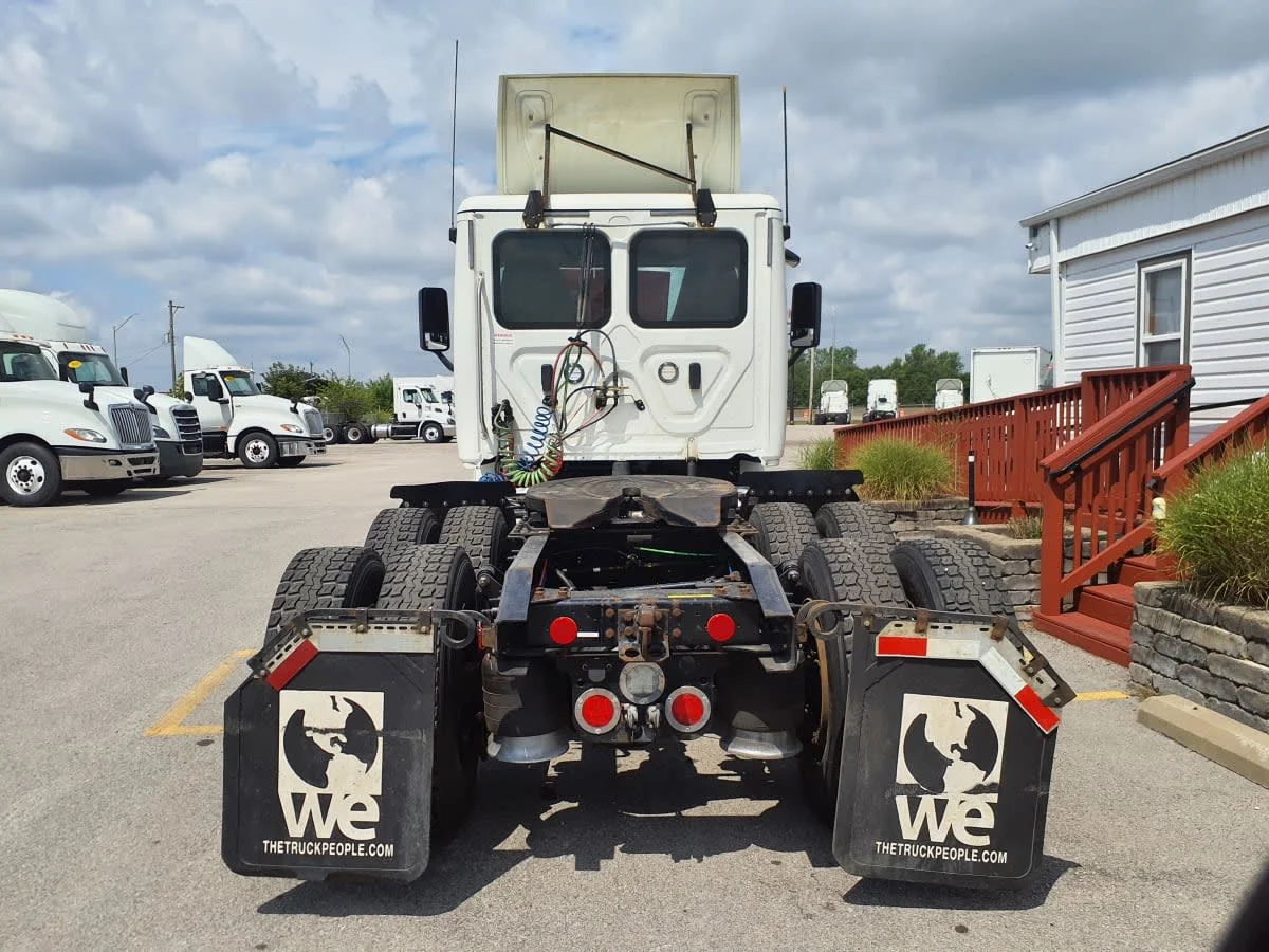 2018 Freightliner Cascadia in Clarksville, IN — photo 5