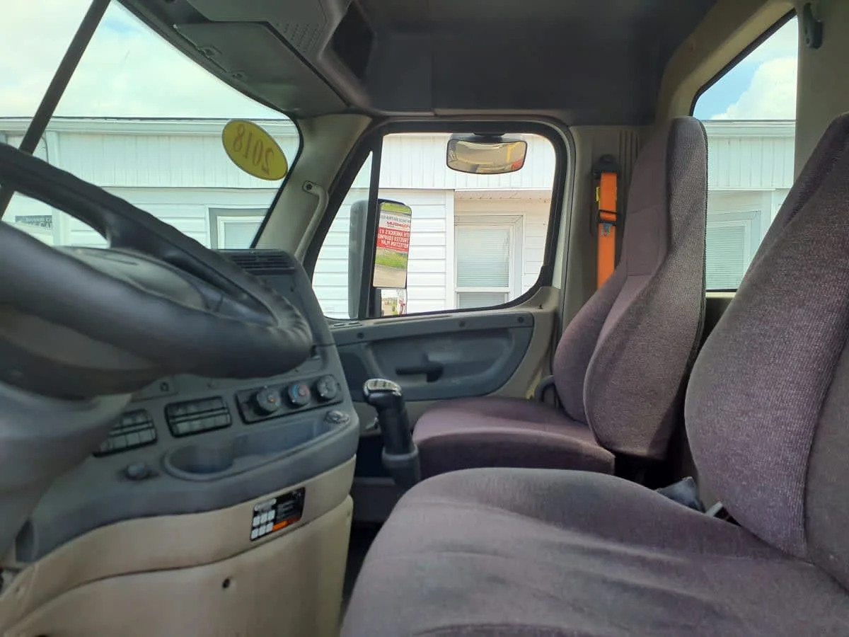 2018 Freightliner Cascadia in Clarksville, IN — photo 7