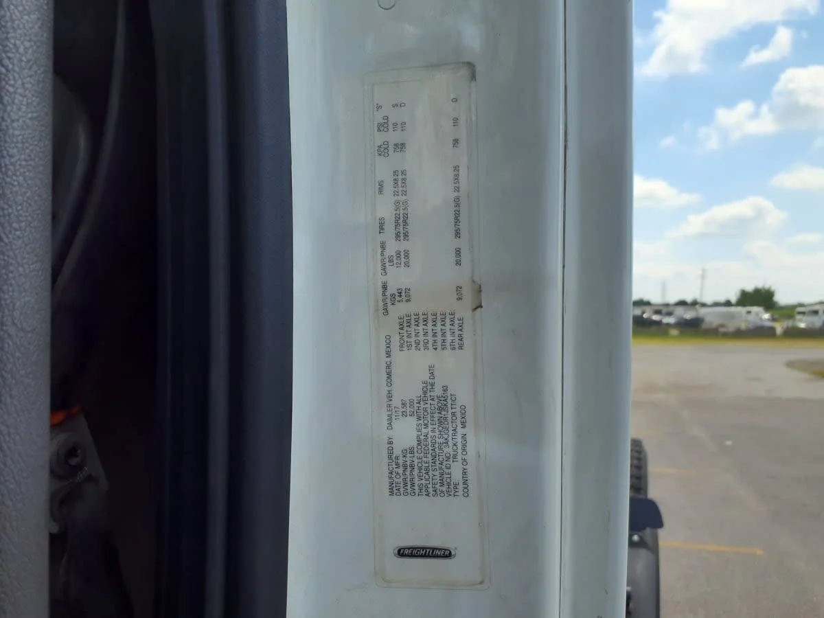 2018 Freightliner Cascadia in Clarksville, IN — photo 10