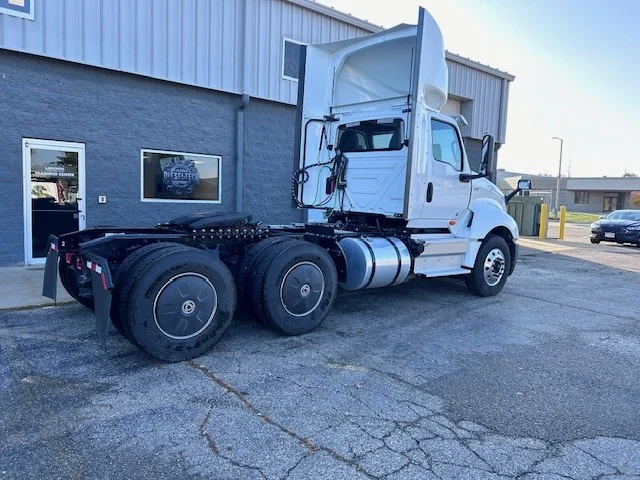 2025 International LT - image 4