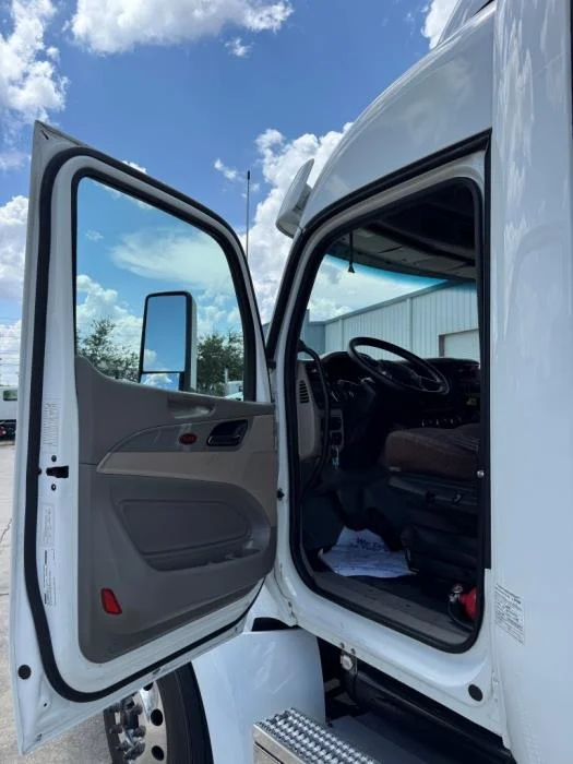 2022 Peterbilt 567 - image 10