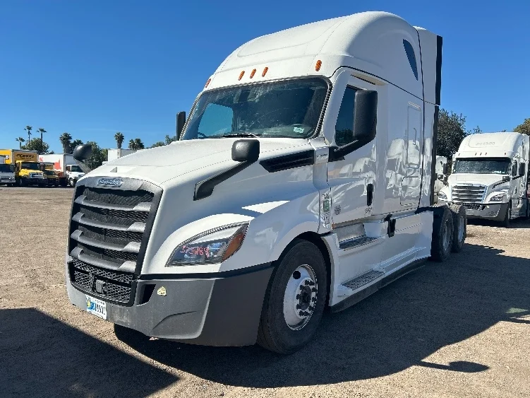 2020 Freightliner Cascadia in Fontana, CA — photo 3