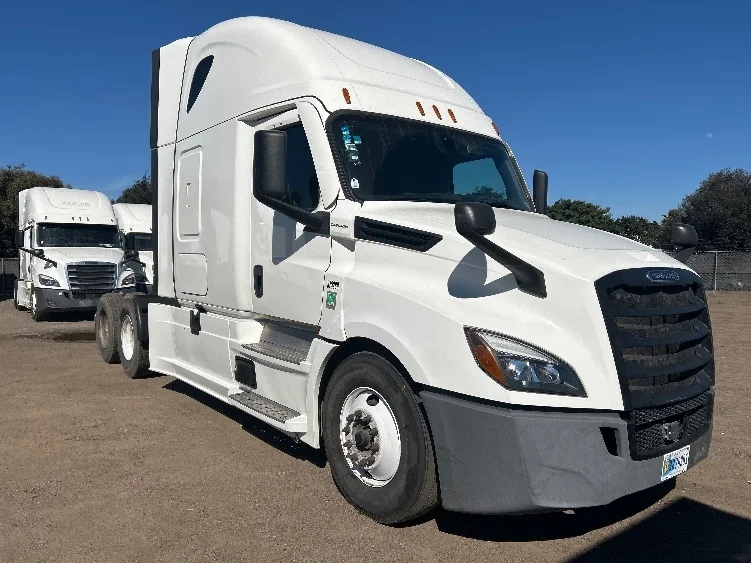 2020 Freightliner Cascadia in Fontana, CA