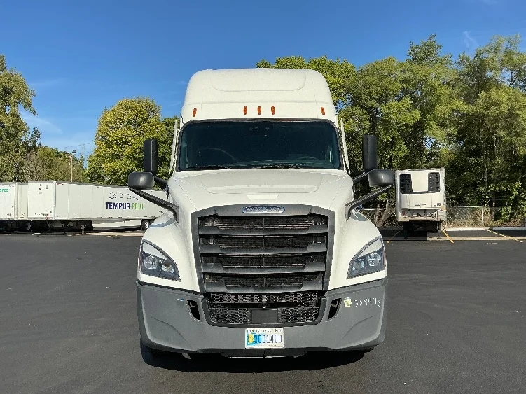2021 Freightliner Cascadia - image 2