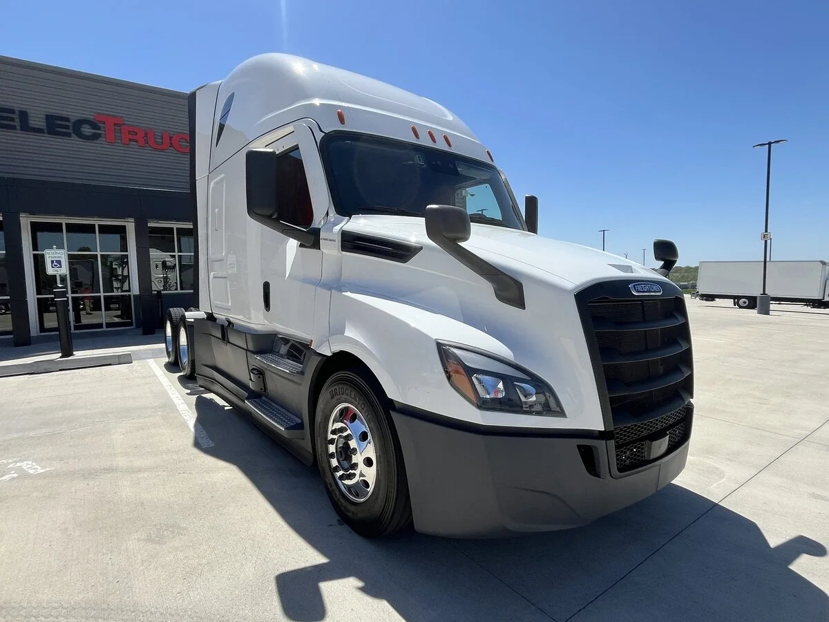 2025 Freightliner Cascadia - image 10