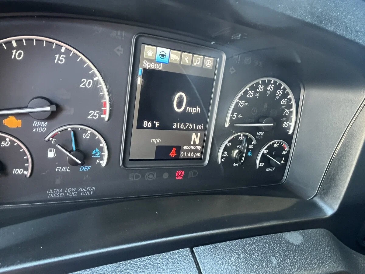 2025 Freightliner Cascadia - image 18