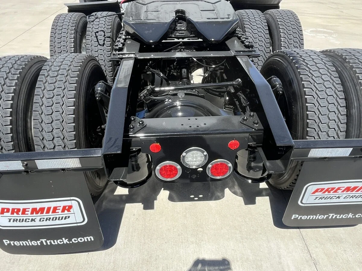 2025 Freightliner Cascadia - image 6