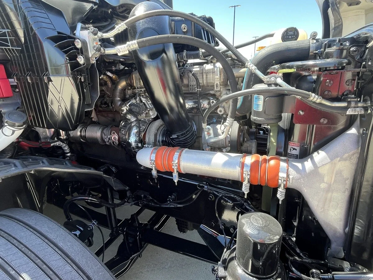 2025 Freightliner Cascadia - image 13