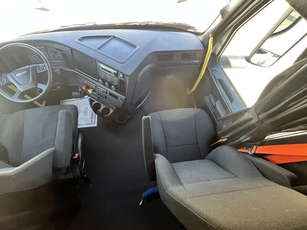 2025 Freightliner Cascadia - image 27
