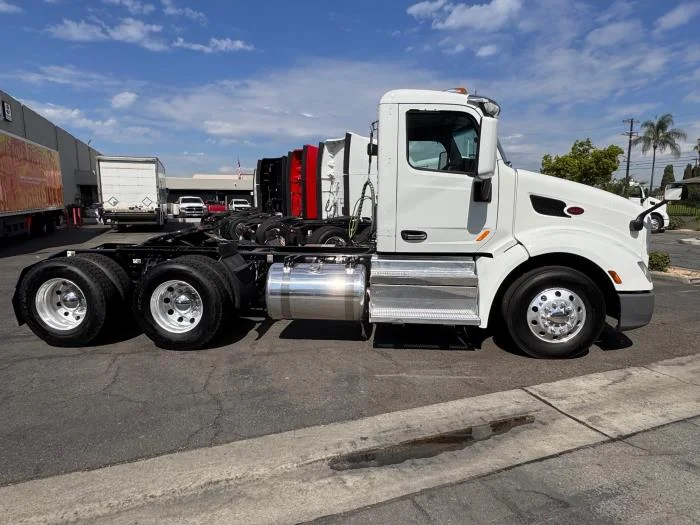 2021 Peterbilt 579 in Los Angeles, CA — photo 5