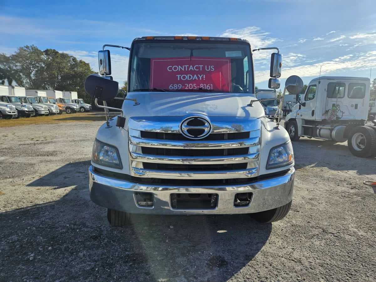 2016 Hino 338 - image 2