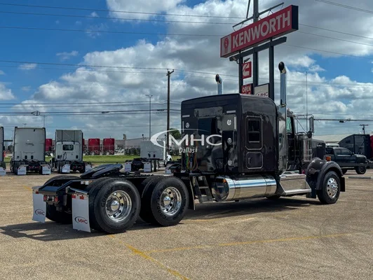 2027 Kenworth W900 in Dallas, TX — photo 3