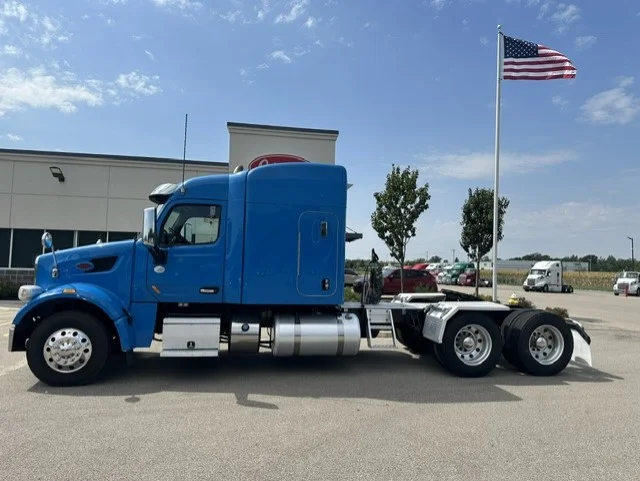 2021 Peterbilt 567 in Dayton, OH — photo 2