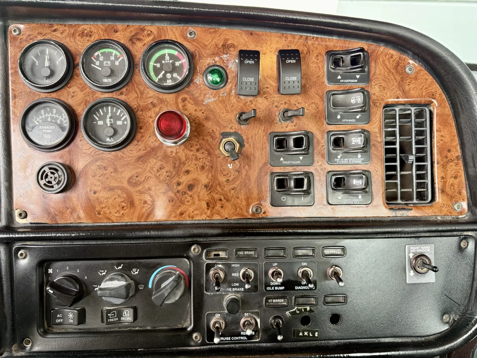 2003 Peterbilt in New Lenox, IL — photo 18