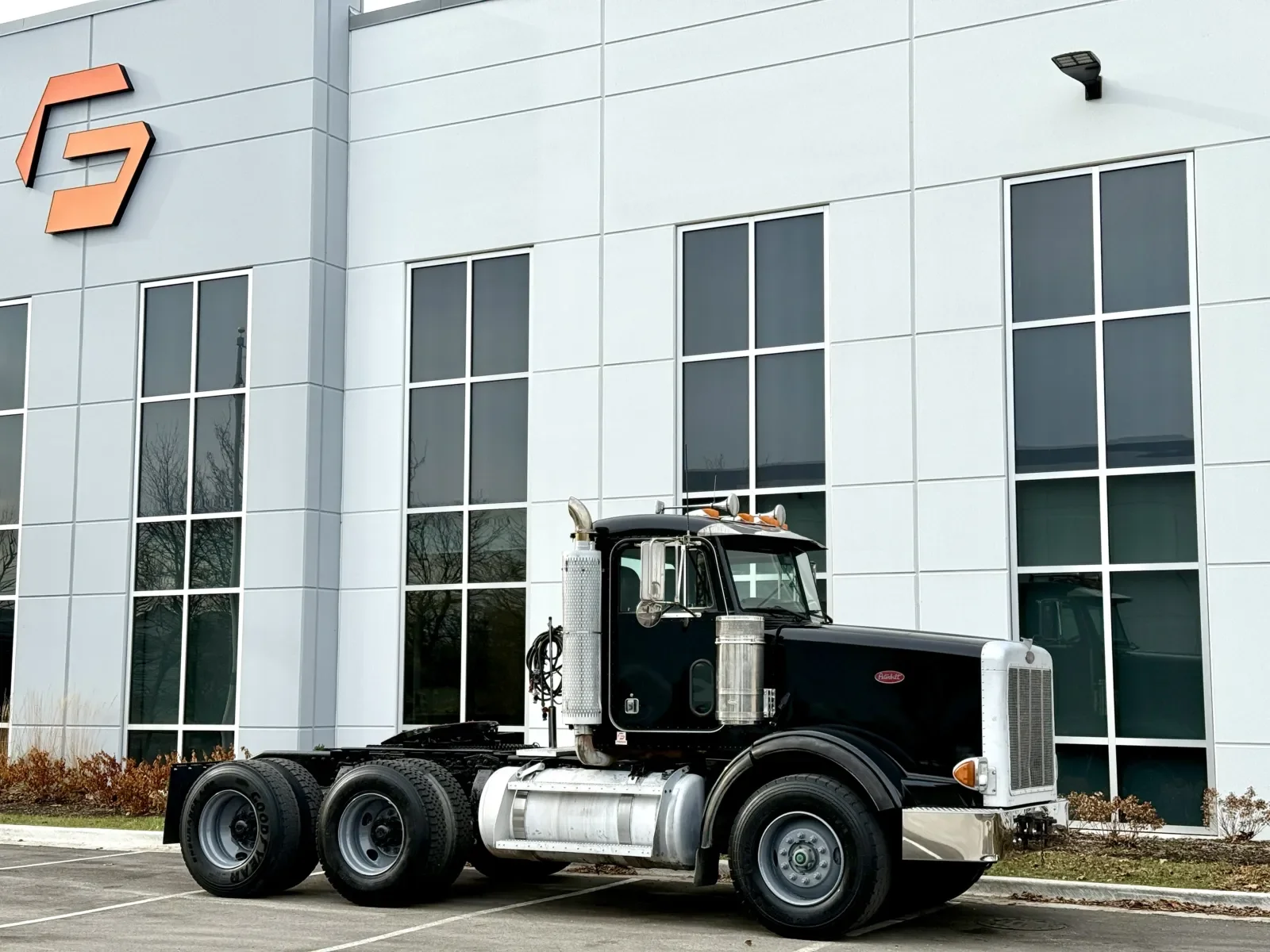 2003 Peterbilt in New Lenox, IL — photo 2