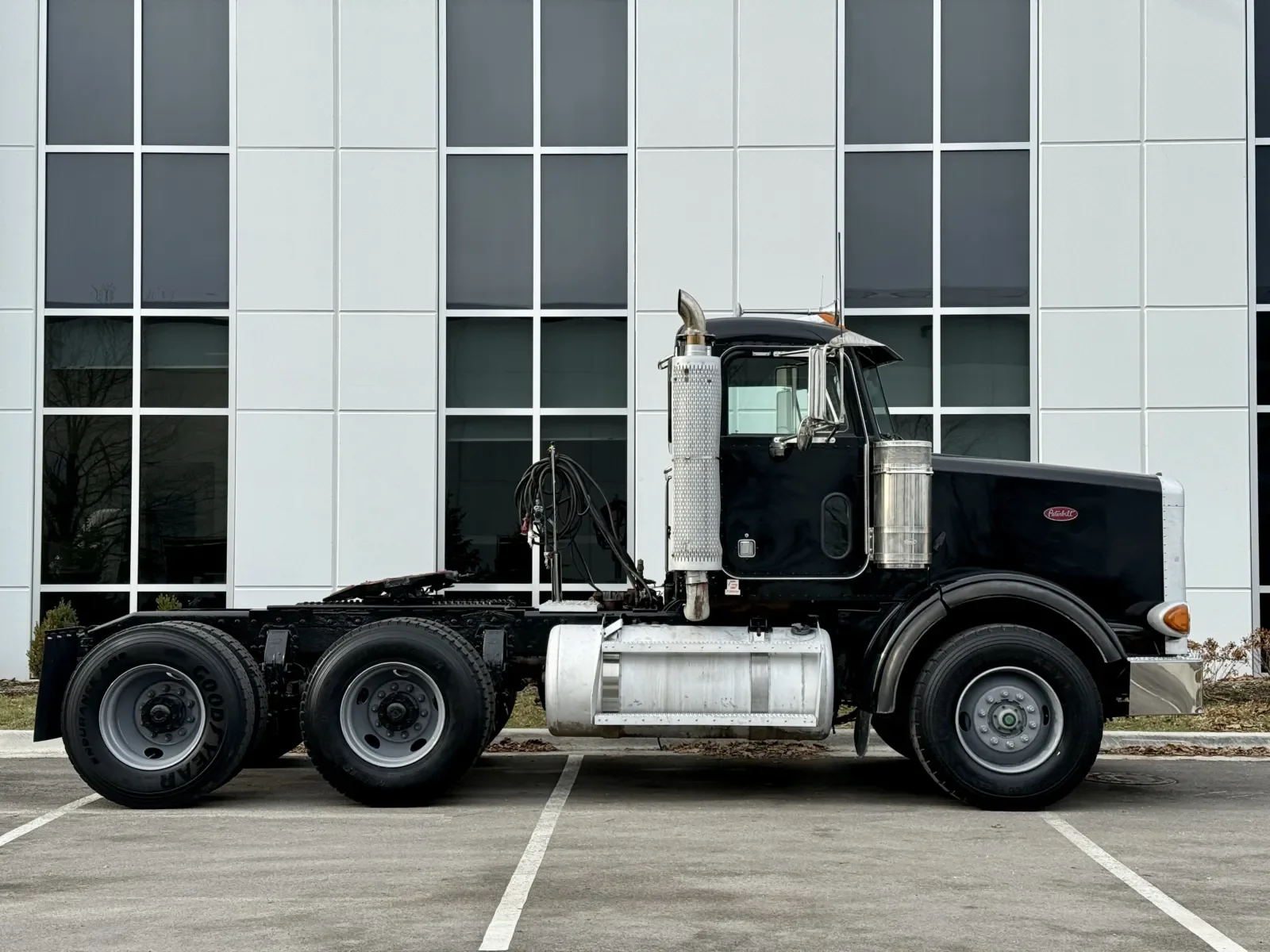 2003 Peterbilt in New Lenox, IL — photo 3