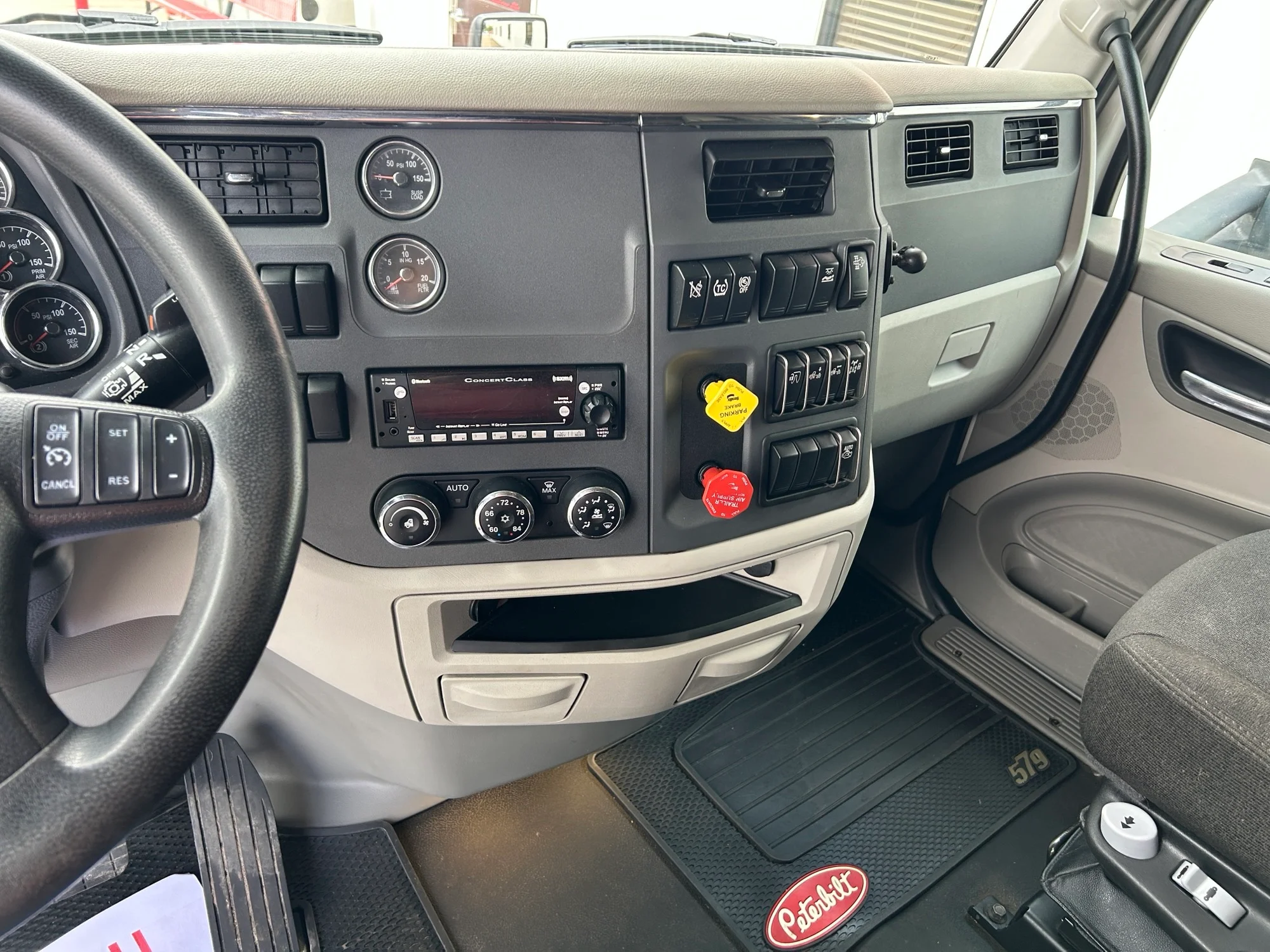 2021 Peterbilt 579 in Joplin, MO — photo 10