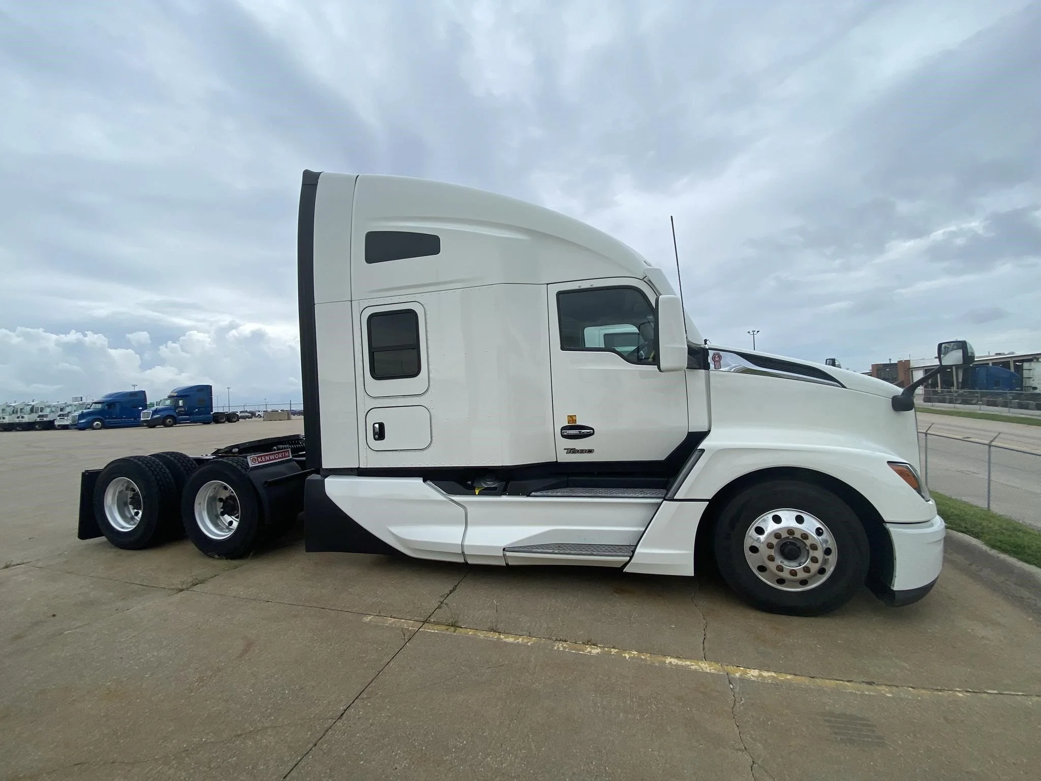 2023 Kenworth T680 in Springfield, MO