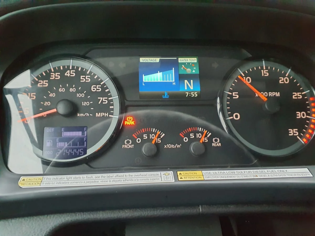 2016 Hino 338 - image 10