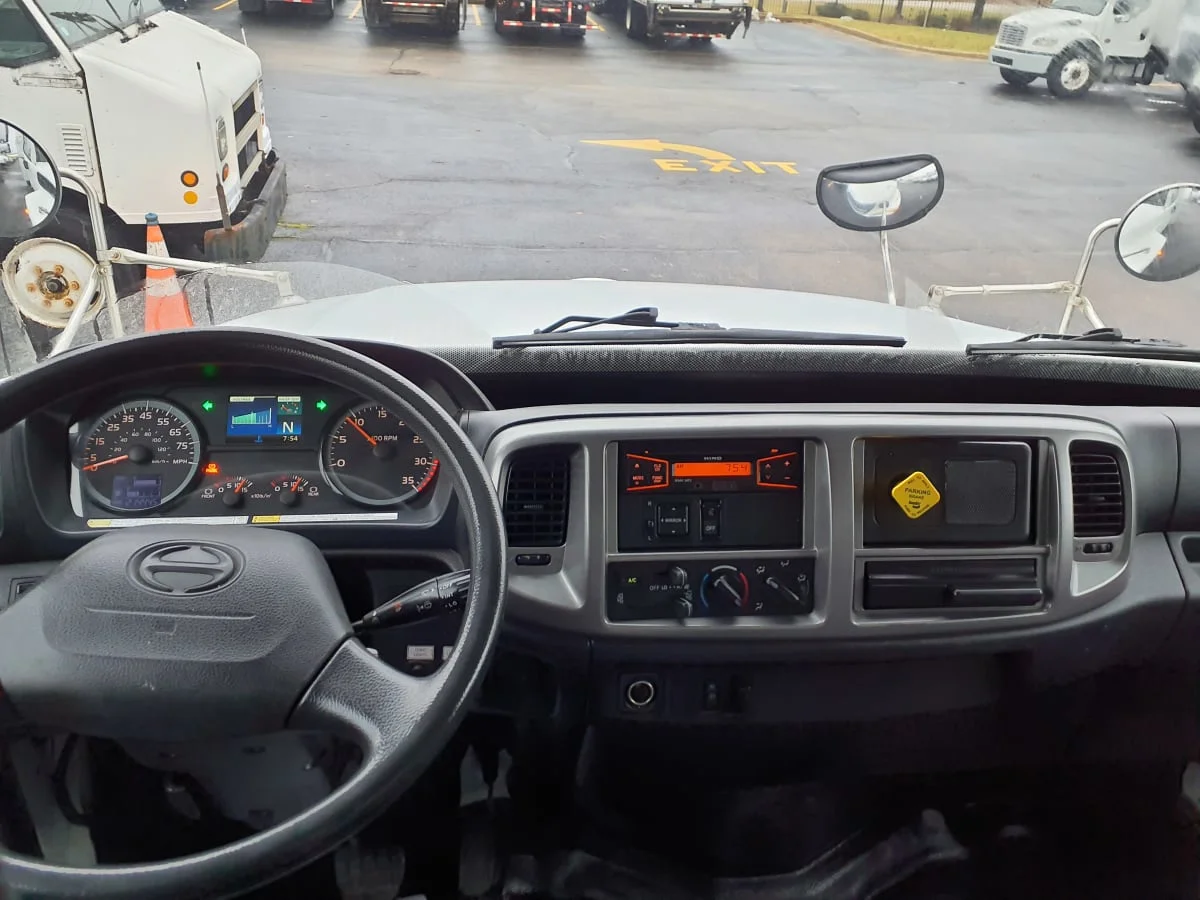 2016 Hino 338 - image 7