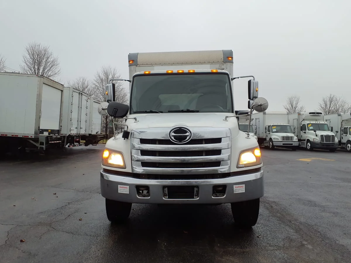 2016 Hino 338 - image 2