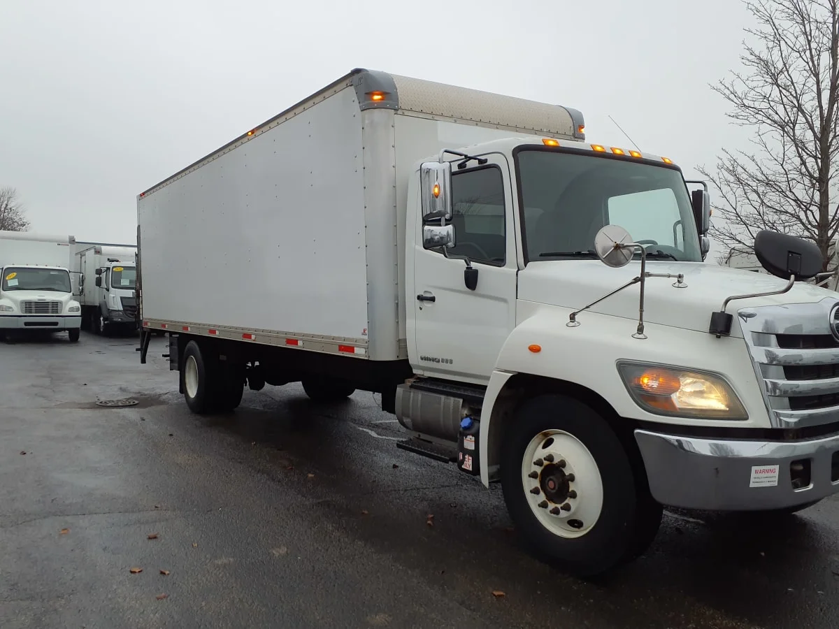 2016 Hino 338 - image 3