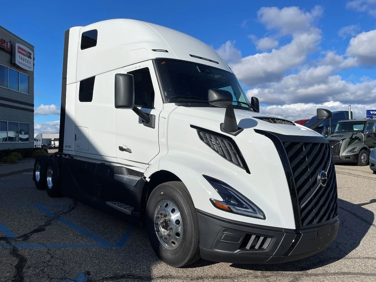 2026 Volvo VNL 860 in Byron Center, MI — photo 2