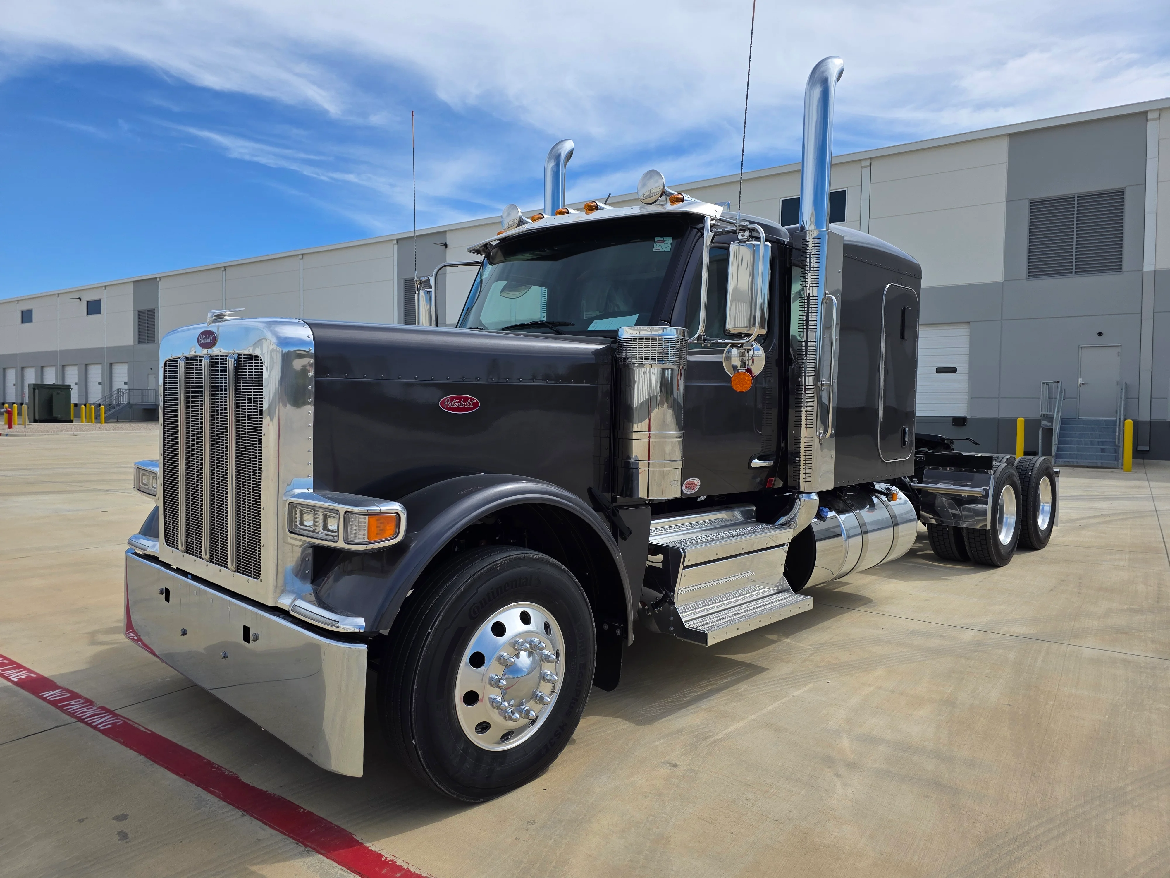 2027 Peterbilt 589 in Louisville, KY