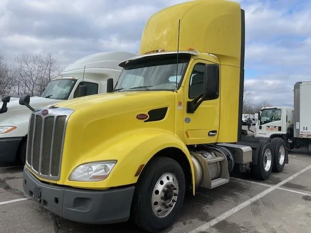 2021 Peterbilt 579 in Cincinnati, OH — photo 2