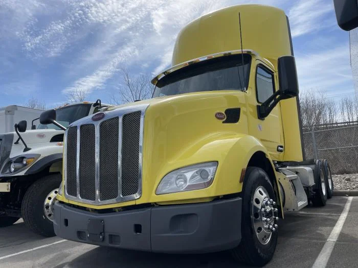 2021 Peterbilt 579 in Cincinnati, OH — photo 3
