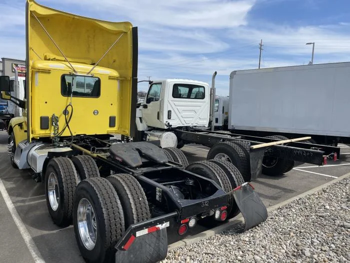 2021 Peterbilt 579 in Cincinnati, OH — photo 8