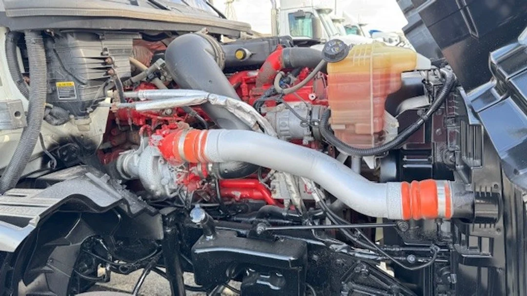 2018 International LT - image 9