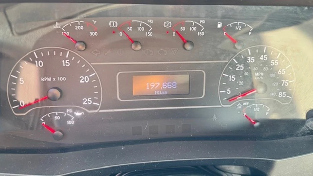 2018 International LT - image 12