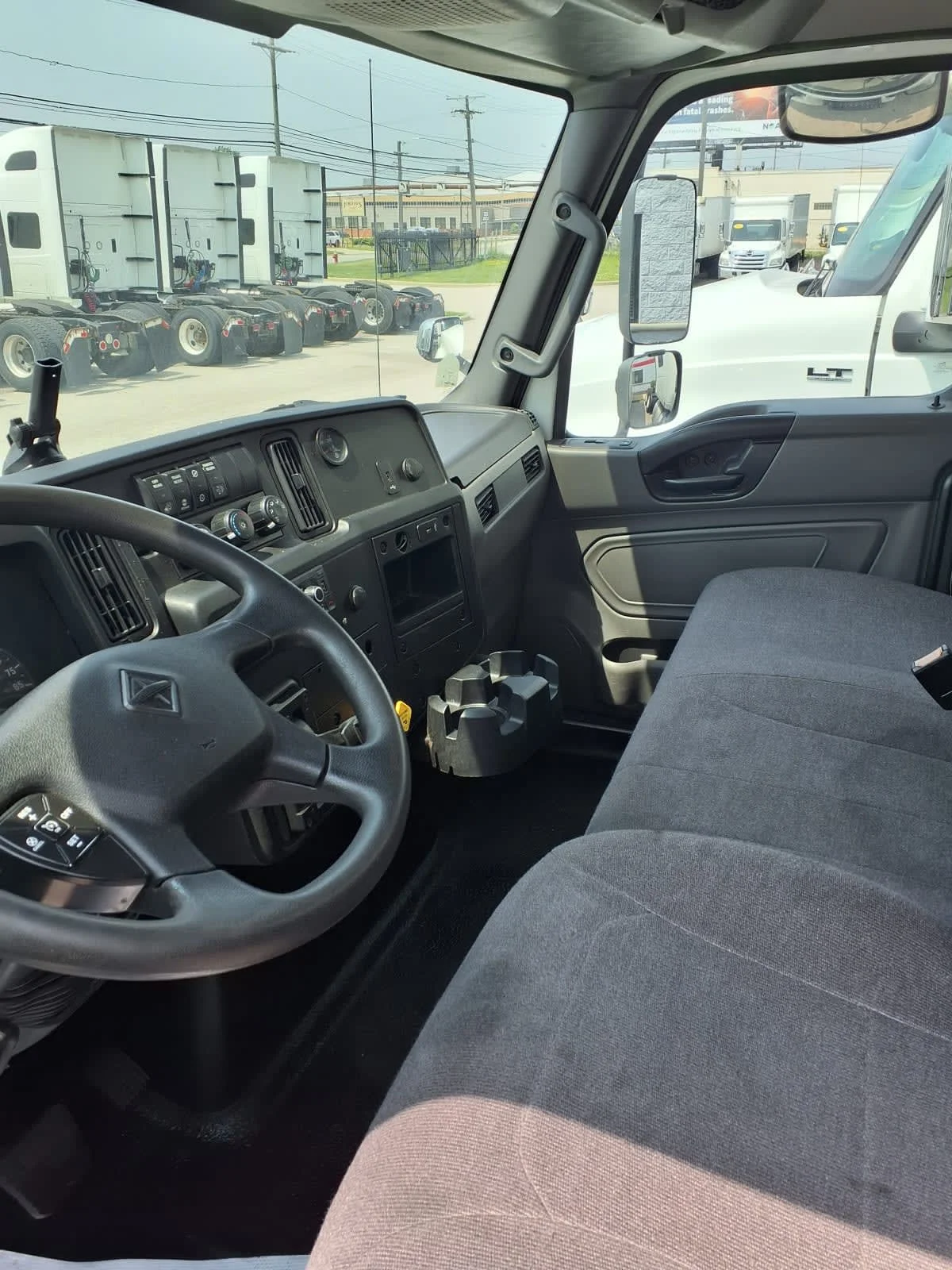 2020 International MV in Cleveland, OH — photo 7