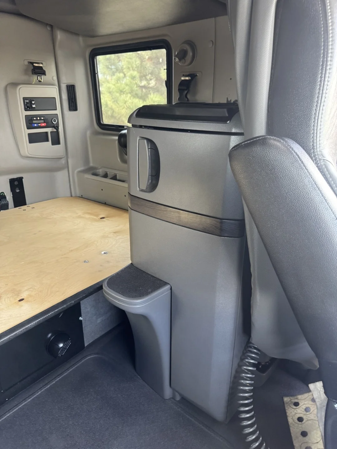 2023 International LT - image 11