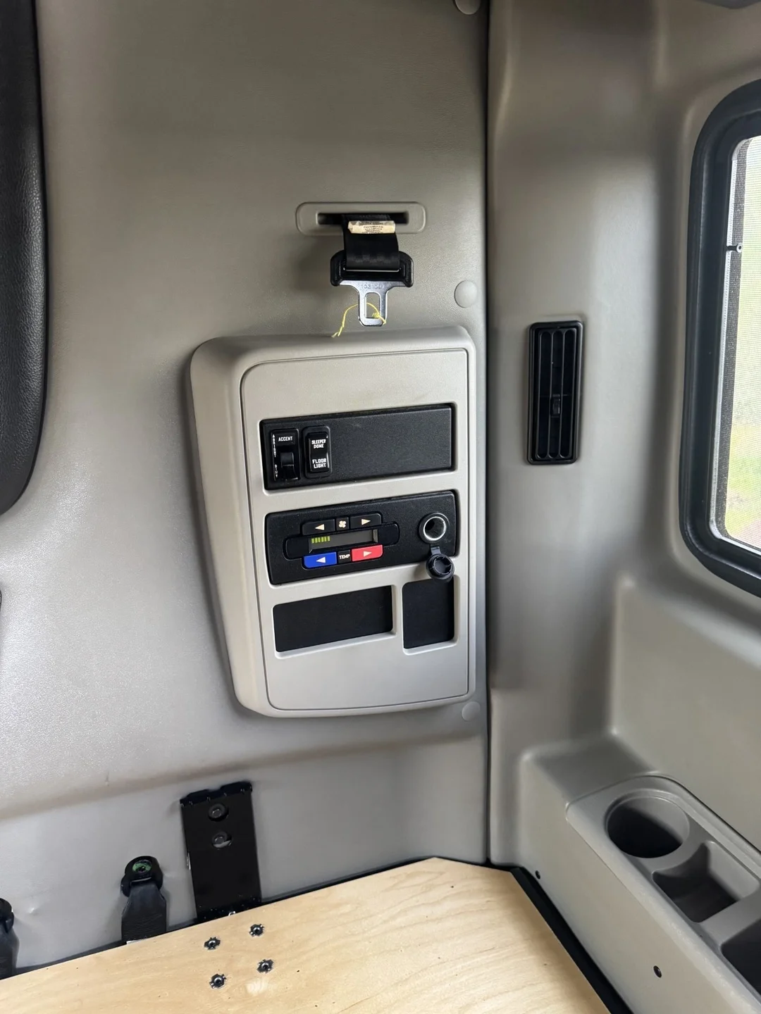 2023 International LT - image 12